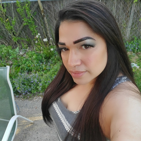 Meet your Posher, Evelyn - Picture 2 of 2